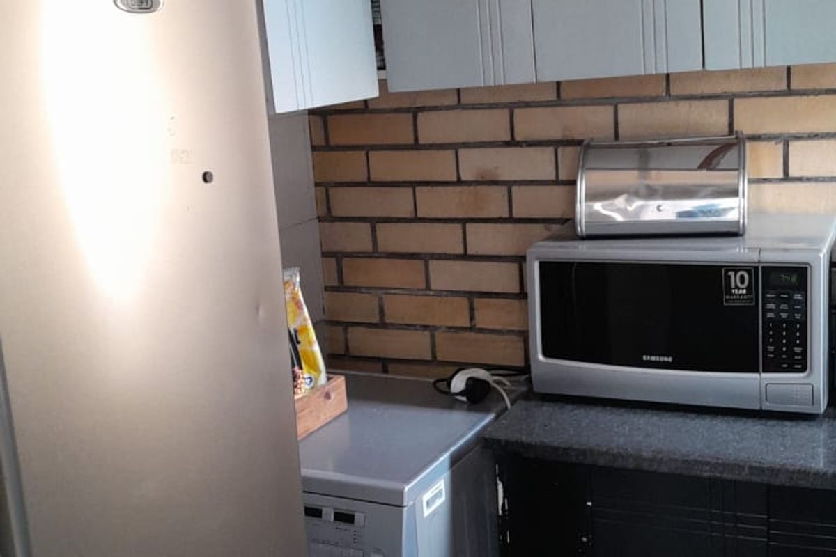 One bedroom Apartment  for sale  in Kempton Park - Photo 2