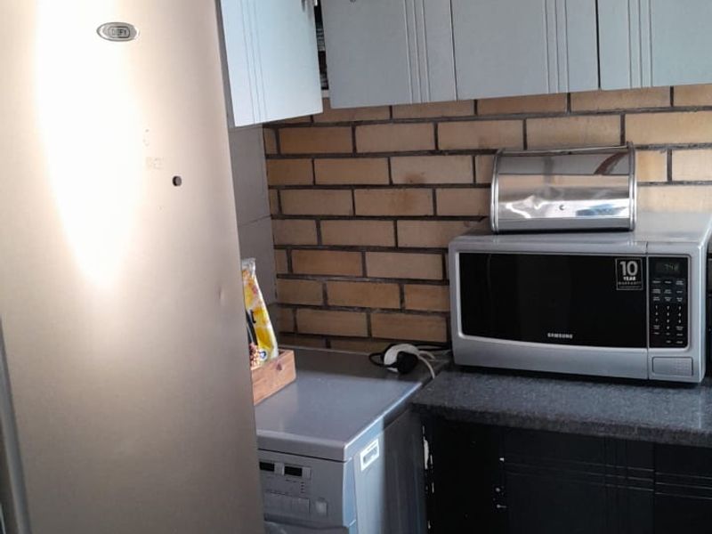 One bedroom Apartment  for sale  in Kempton Park - Photo 2