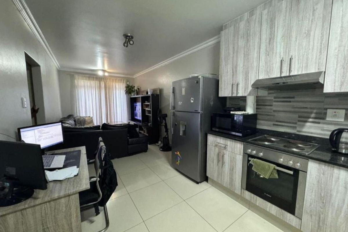 2 Bedroom, 1 Bathroom Apartment for Sale in Umhlanga, Durban - Photo 3