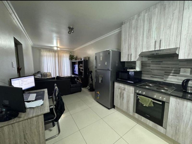 2 Bedroom, 1 Bathroom Apartment for Sale in Umhlanga, Durban - Photo 3