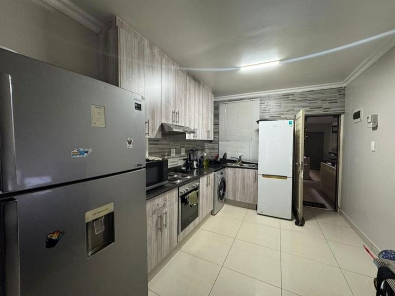 2 Bedroom, 1 Bathroom Apartment for Sale in Umhlanga, Durban - Photo 2