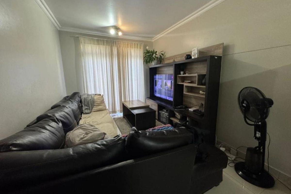 2 Bedroom, 1 Bathroom Apartment for Sale in Umhlanga, Durban - Photo 4