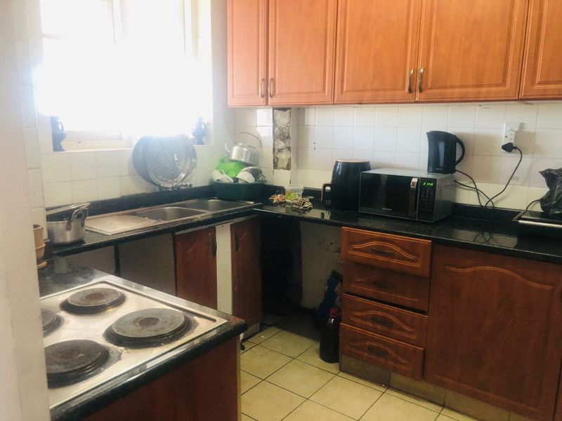 3 Bedrooms, 2 Bathrooms Apartment For Sale In South Beach, Durban - Photo 2