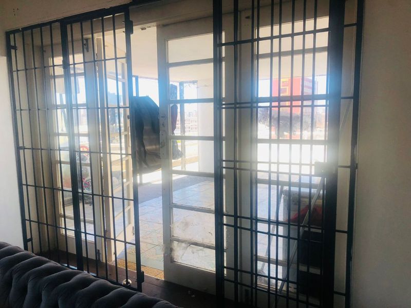 3 Bedrooms, 2 Bathrooms Apartment For Sale In South Beach, Durban - Photo 4