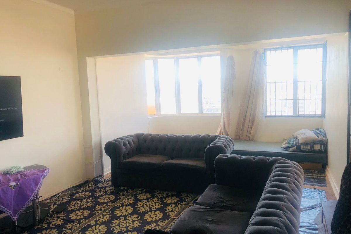 3 Bedrooms, 2 Bathrooms Apartment For Sale In South Beach, Durban - Photo 3