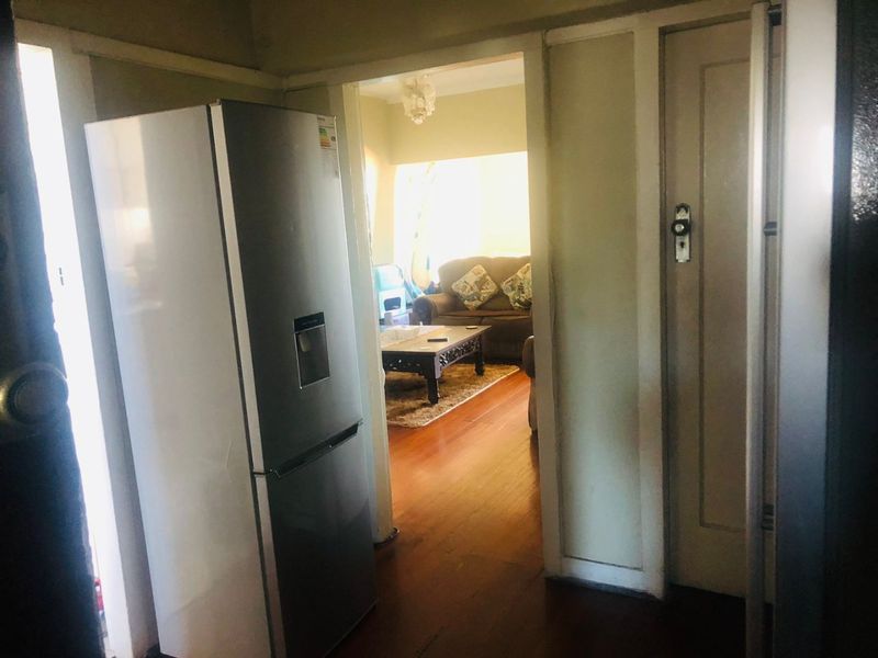 2.5 Bedrooms, 1 Bathroom Apartment For Sale In North Beach, Durban - Photo 3