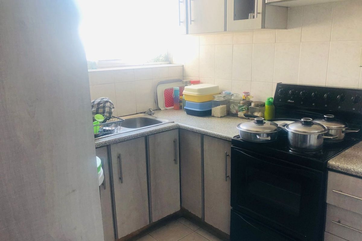 2.5 Bedrooms, 1 Bathroom Apartment For Sale In North Beach, Durban - Photo 2