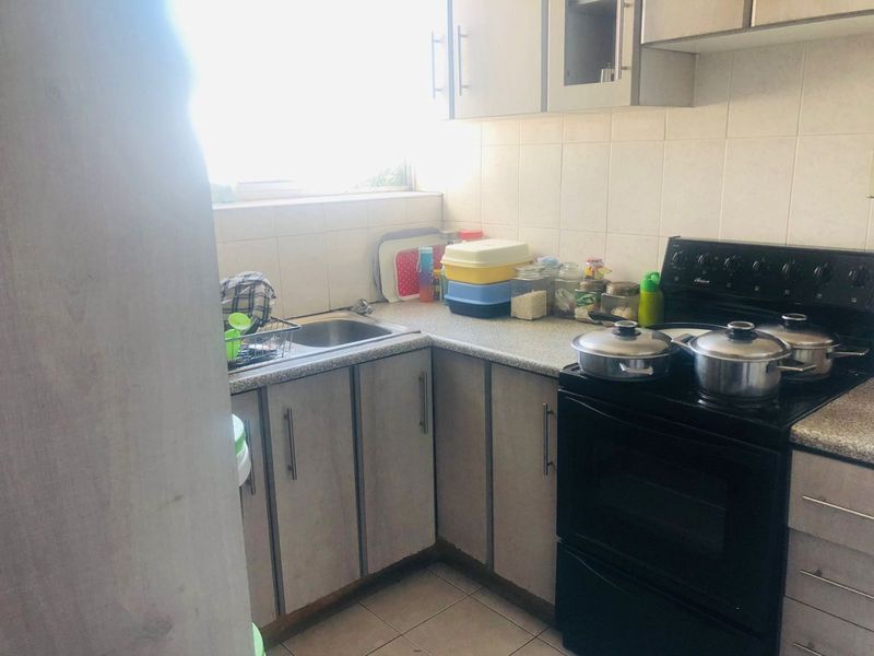 2.5 Bedrooms, 1 Bathroom Apartment For Sale In North Beach, Durban - Photo 2