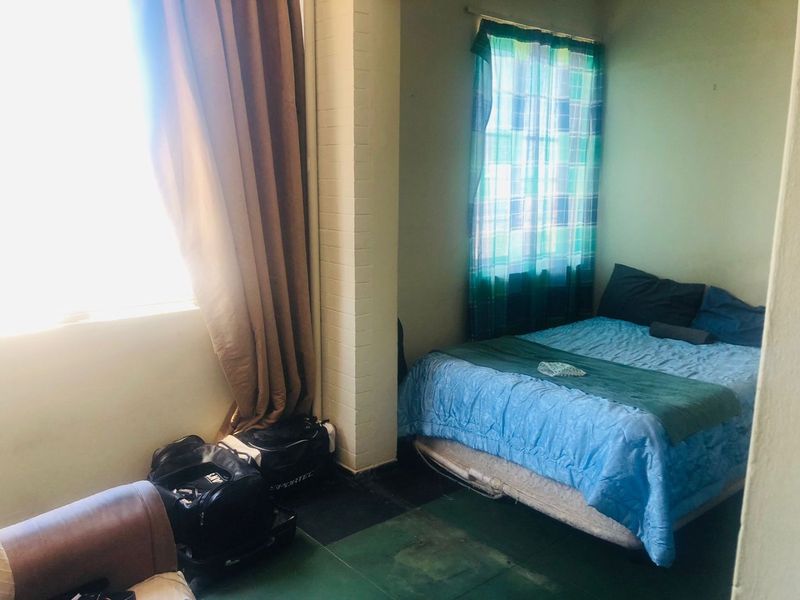 2.5 Bedrooms, 1 Bathroom Apartment For Sale In North Beach, Durban - Photo 6