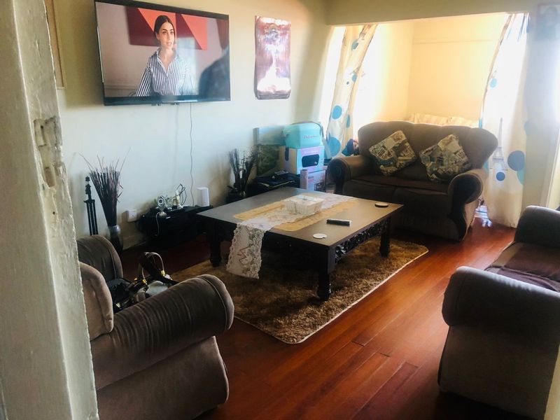 2.5 Bedrooms, 1 Bathroom Apartment For Sale In North Beach, Durban - Photo 4