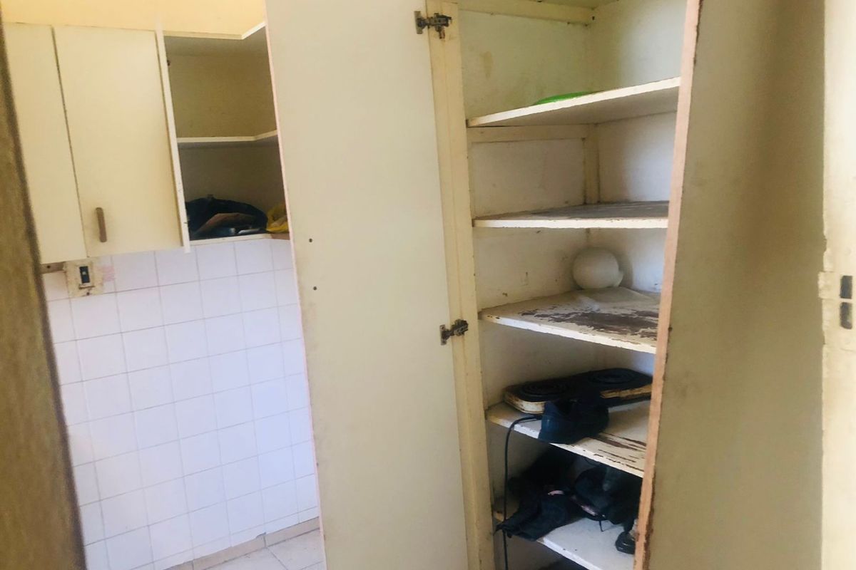 2.5 Bedrooms, 1 Bathrooms Apartment For Sale In Bulwer, Berea, Durban - Photo 2