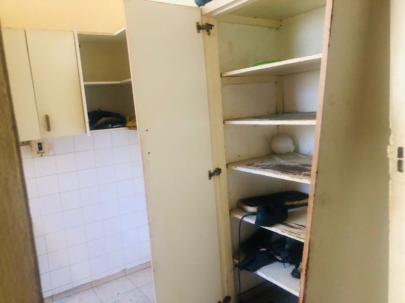 2.5 Bedrooms, 1 Bathrooms Apartment For Sale In Bulwer, Berea, Durban - Photo 2