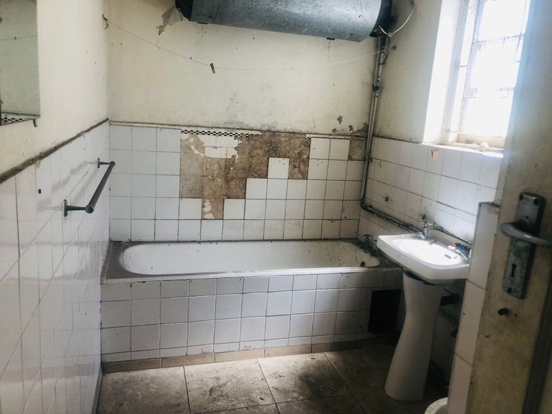 2.5 Bedrooms, 1 Bathrooms Apartment For Sale In Bulwer, Berea, Durban - Photo 7