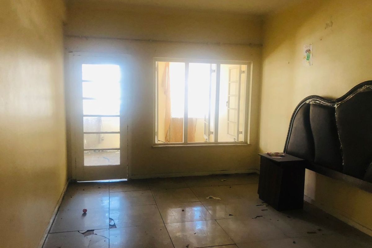2.5 Bedrooms, 1 Bathrooms Apartment For Sale In Bulwer, Berea, Durban - Photo 4