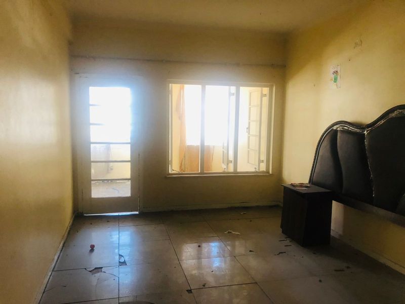 2.5 Bedrooms, 1 Bathrooms Apartment For Sale In Bulwer, Berea, Durban - Photo 4