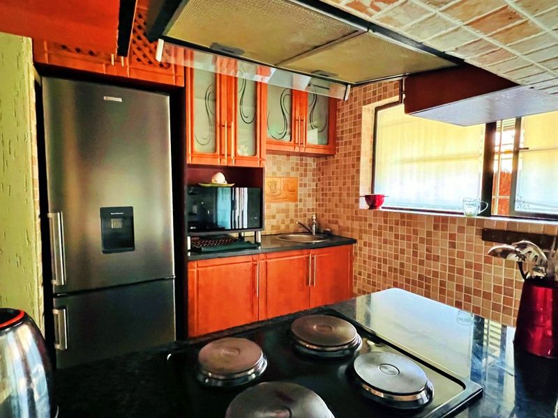 3 Bedroom 2 bathroom House for sale - Photo 5