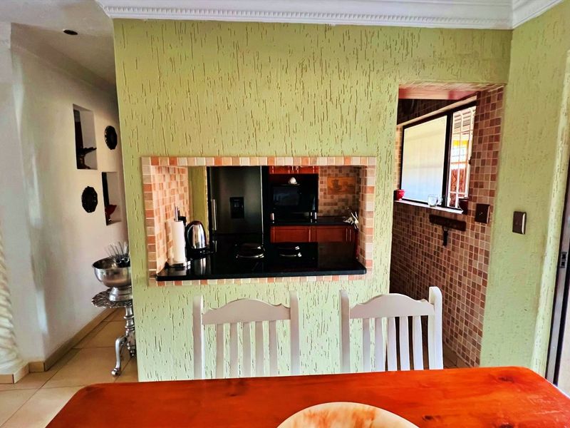 3 Bedroom 2 bathroom House for sale - Photo 10