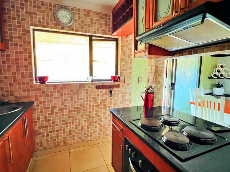 3 Bedroom 2 bathroom House for sale - Photo 9