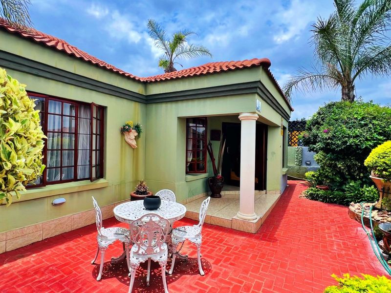 3 Bedroom 2 bathroom House for sale - Photo 1