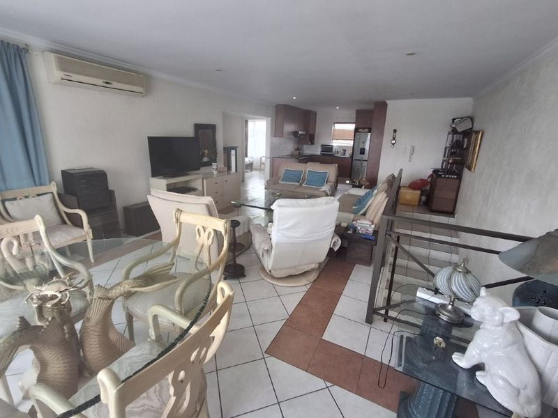 Bright Airy Townhouse Set In An Intimate And Beautifully Maintained Complex - Photo 9