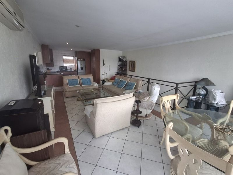 Bright Airy Townhouse Set In An Intimate And Beautifully Maintained Complex - Photo 8