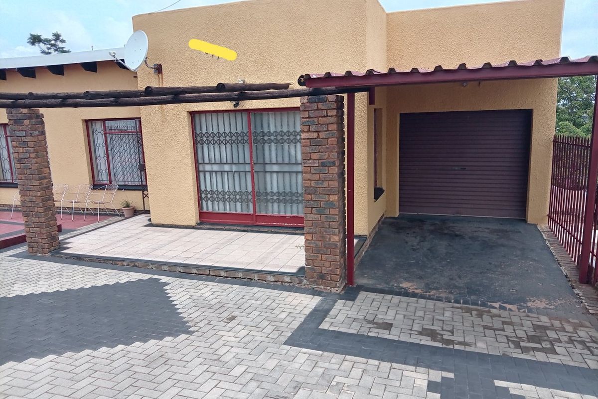 3 bedroom house Soshanguve-AA - Photo 2