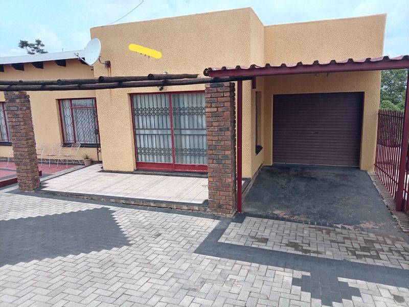 3 bedroom house Soshanguve-AA - Photo 2