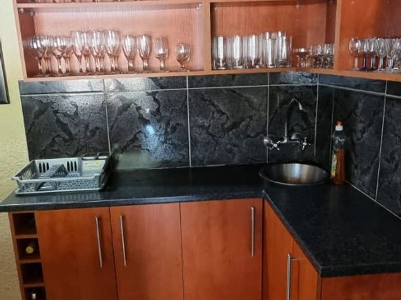 SPACIOUS FAMILY HOME / INVESTMENT PROPERTY UP FOR GRABS! - Photo 2