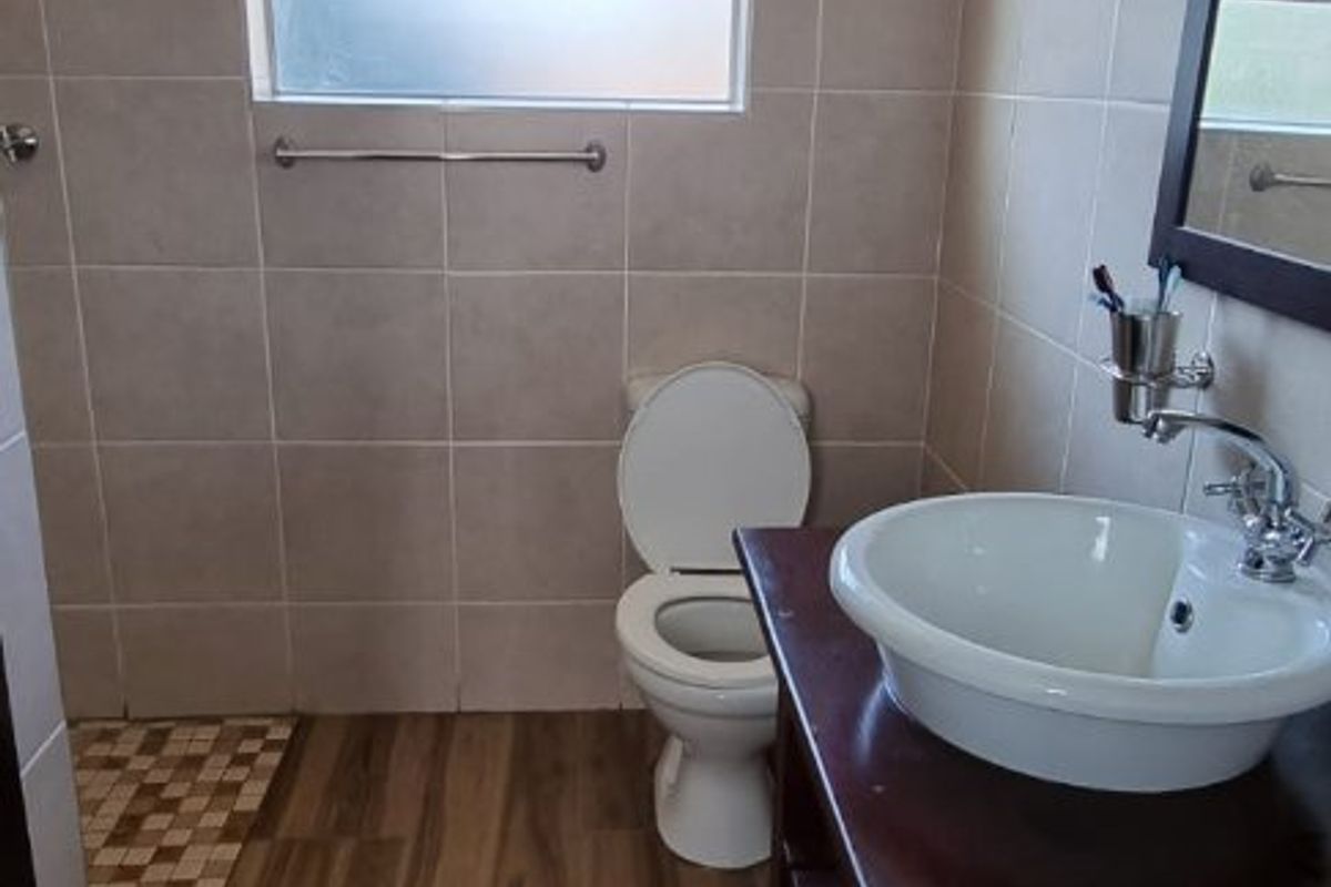 SPACIOUS FAMILY HOME / INVESTMENT PROPERTY UP FOR GRABS! - Photo 5