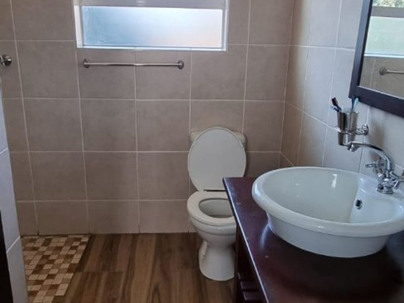 SPACIOUS FAMILY HOME / INVESTMENT PROPERTY UP FOR GRABS! - Photo 5