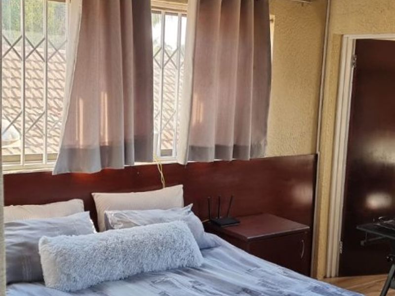 SPACIOUS FAMILY HOME / INVESTMENT PROPERTY UP FOR GRABS! - Photo 8