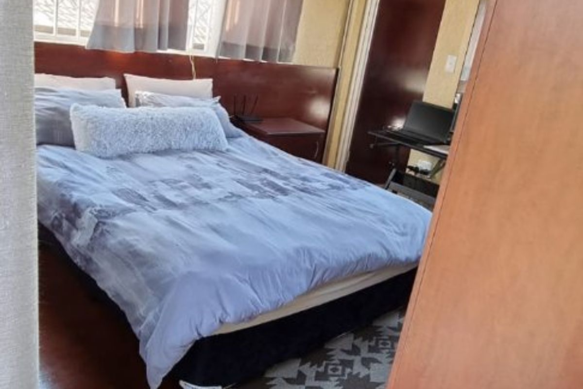 SPACIOUS FAMILY HOME / INVESTMENT PROPERTY UP FOR GRABS! - Photo 3