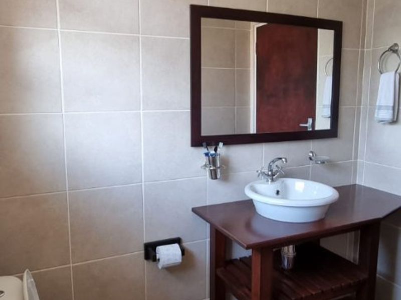 SPACIOUS FAMILY HOME / INVESTMENT PROPERTY UP FOR GRABS! - Photo 10