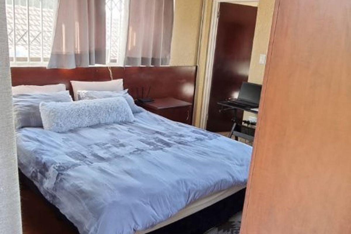 SPACIOUS FAMILY HOME / INVESTMENT PROPERTY UP FOR GRABS! - Photo 4