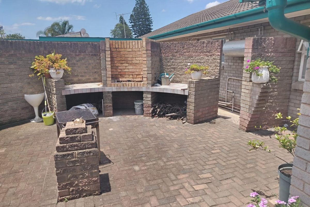 7 Bedroom Family Home is a gem!  - Photo 4