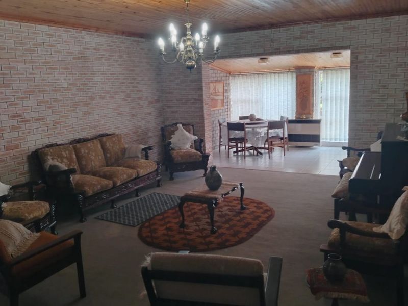 7 Bedroom Family Home is a gem!  - Photo 8