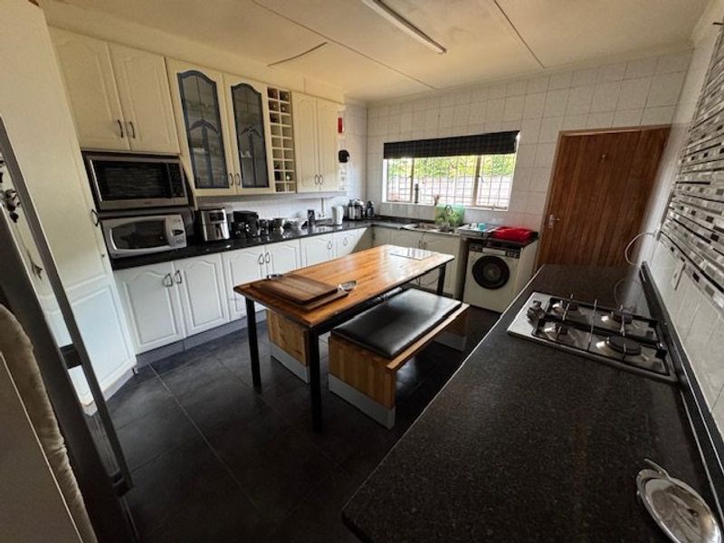 Charming Pomona Family Home with Flatlet and Garden - Photo 3
