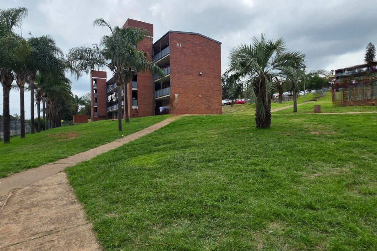 3 Bedroom Secure Front Facing Unit with 24 Hour Security - Photo 2