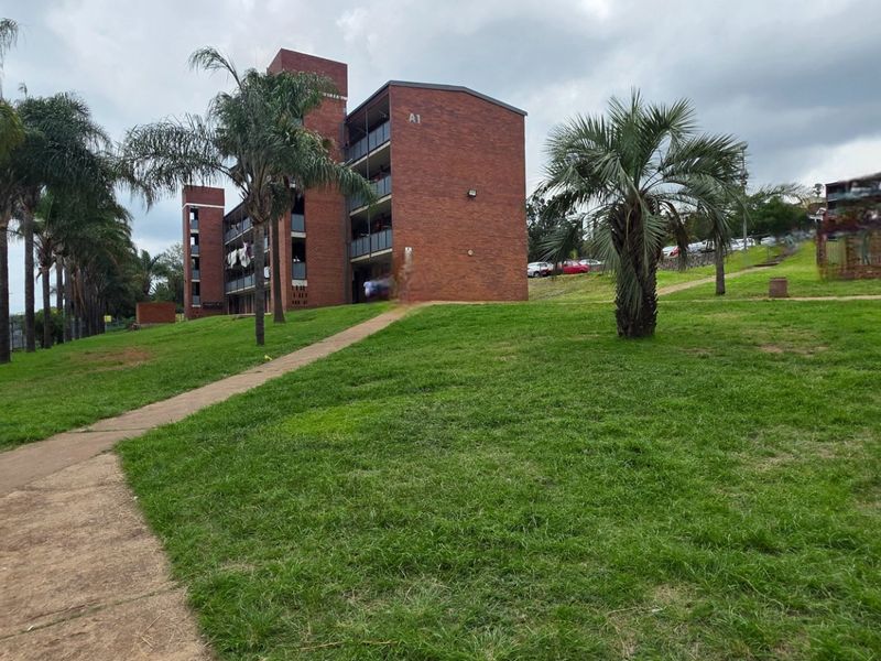 3 Bedroom Secure Front Facing Unit with 24 Hour Security - Photo 2