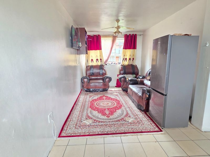 3 Bedroom Secure Front Facing Unit with 24 Hour Security - Photo 7