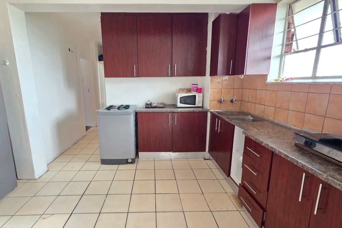 3 Bedroom Secure Front Facing Unit with 24 Hour Security - Photo 5