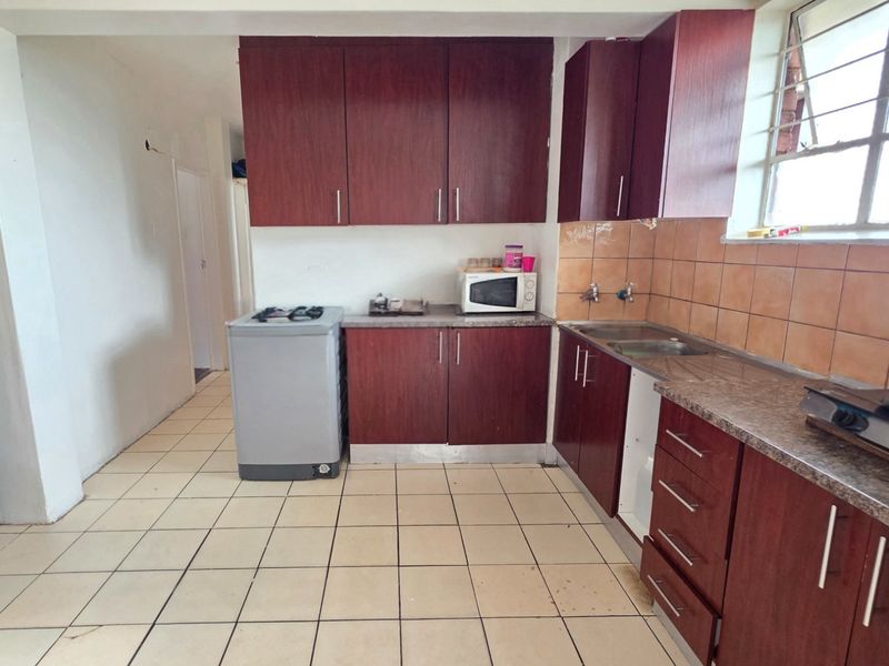 3 Bedroom Secure Front Facing Unit with 24 Hour Security - Photo 5