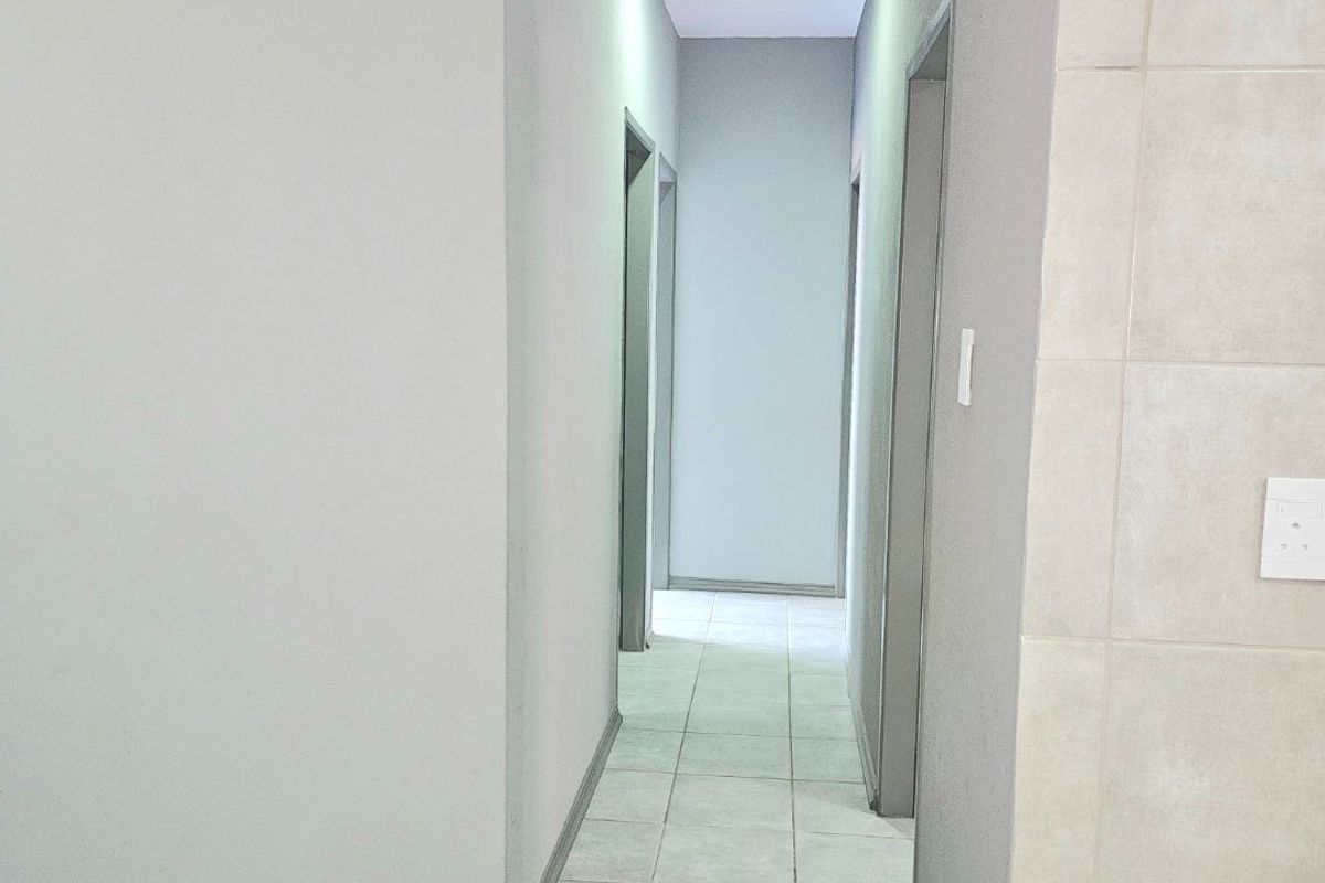 Lovely Modern 3 Bedroom Apartment - Photo 5