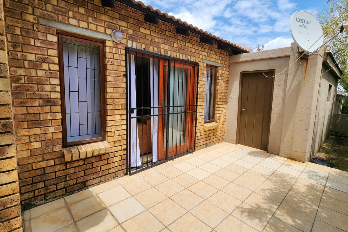 Two Bedroom Townhouse For Sale in Saint Remy, Arundo Security Estate - Photo 2