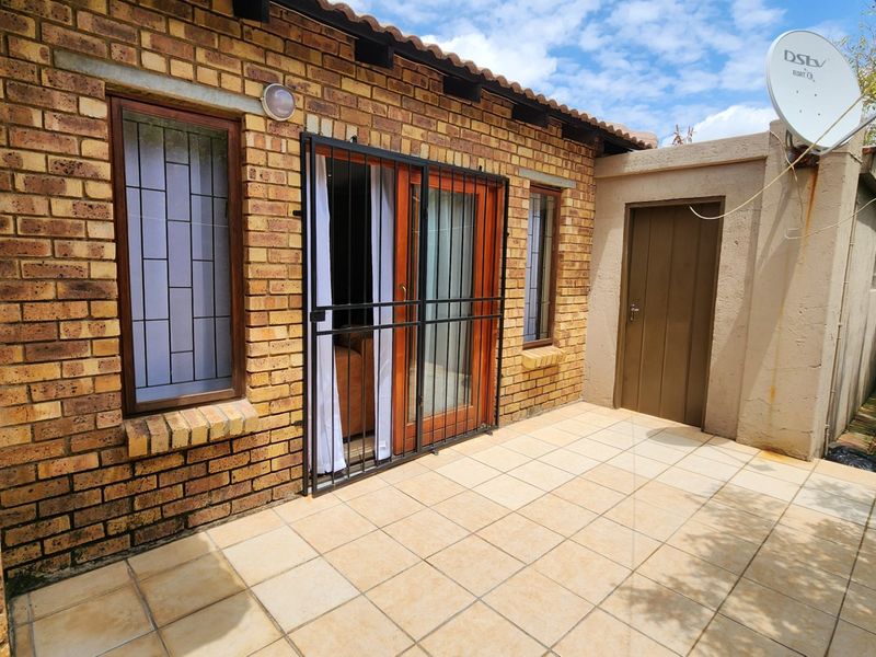 Two Bedroom Townhouse For Sale in Saint Remy, Arundo Security Estate - Photo 2