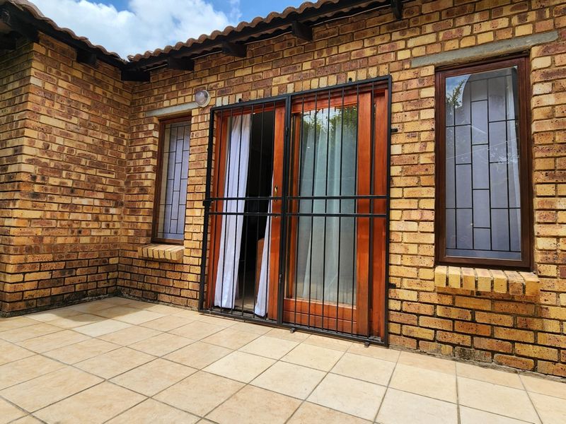 Two Bedroom Townhouse For Sale in Saint Remy, Arundo Security Estate - Photo 2