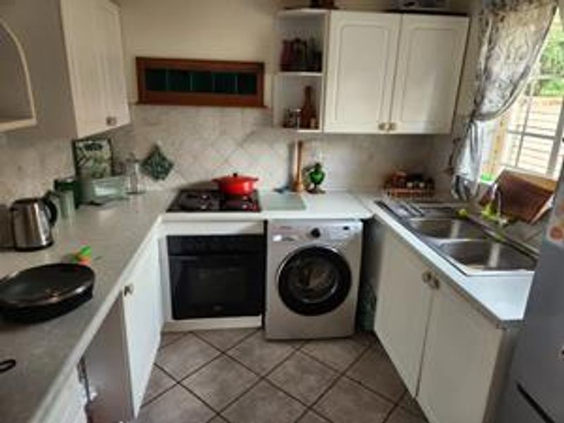 Your  New Home: Bright, Airy, 2-Bedroom Gem! - Photo 10