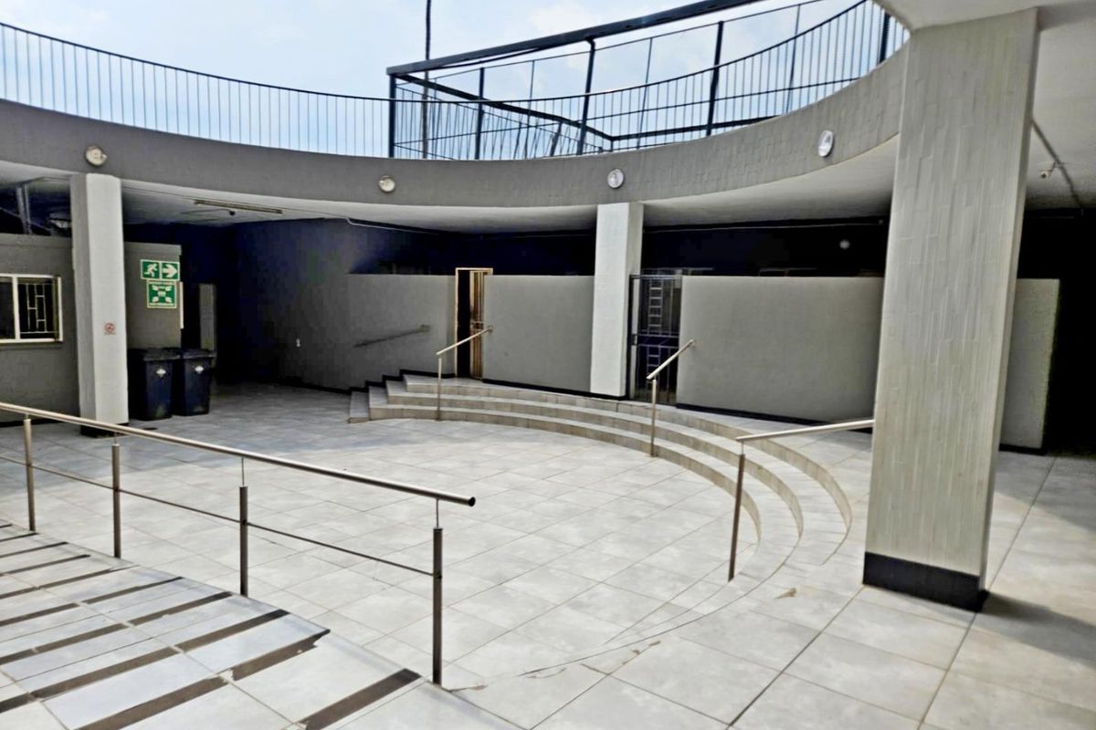 Spacious bachelor apartment for sale  - Photo 2