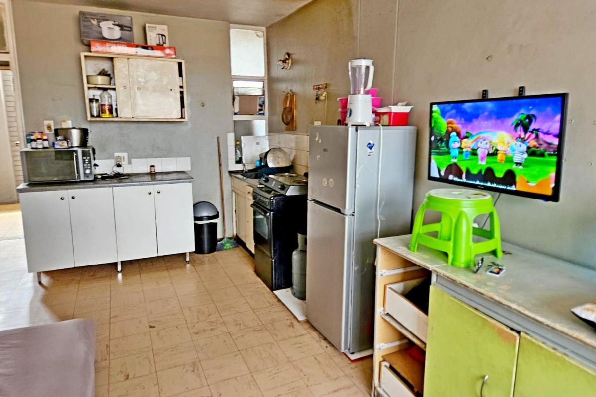 Spacious bachelor apartment for sale  - Photo 3