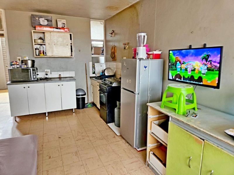 Spacious bachelor apartment for sale  - Photo 3